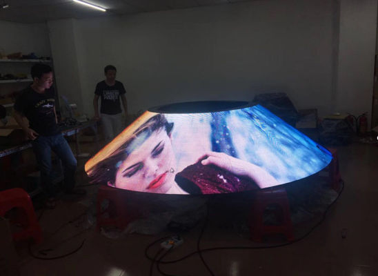El jugar de ángulo recto del vídeo P2.5 LED del cono de la exhibición rectangular a todo color de la esfera de la exhibición