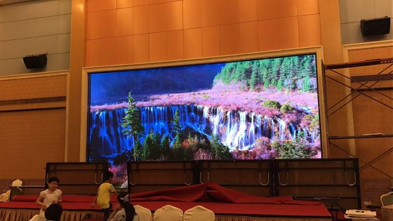 brillo Shenzhen LED de la pantalla de vídeo 3m m de los 7.68m*4.032m alto de las echadas interiores del pixel