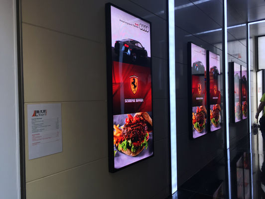 La señalización de alta resolución del anuncio LED Digital exhibe 8192 Dots Wall Mountable Shenzhen Factory